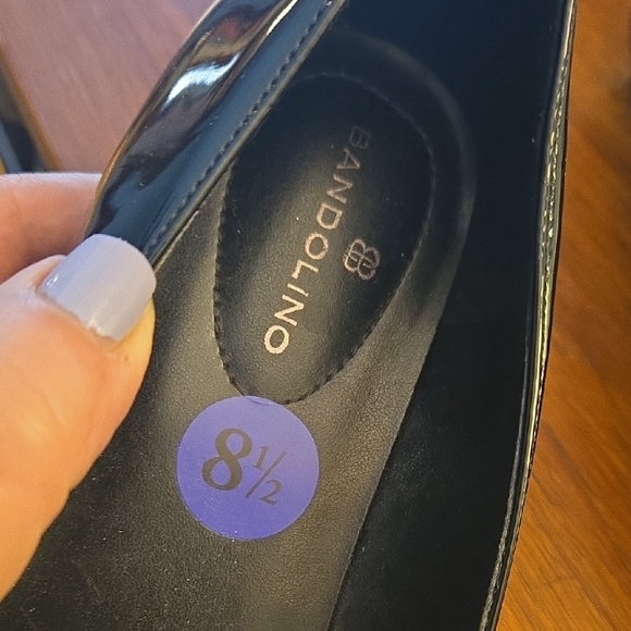 Bandolino Black Patent Loafers with Chain Accent Size 8 1/2 - Picture 2 of 4